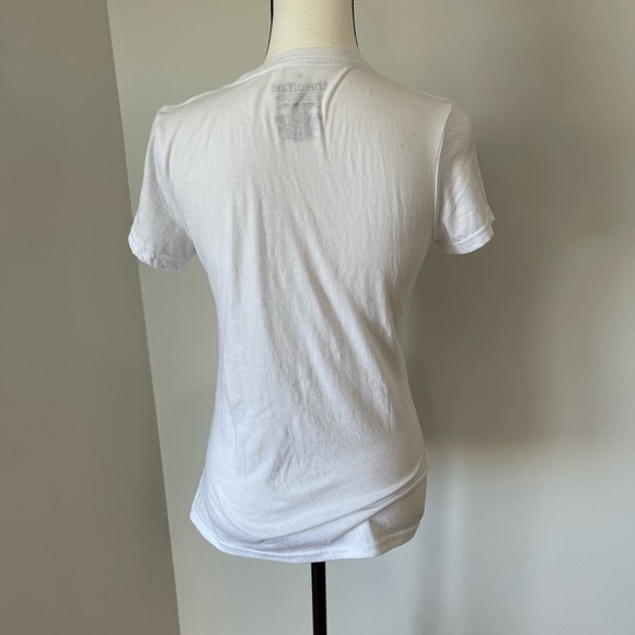 The Office Schrutte farms bed and breakfast tee shirt in a size medium TV - Picture 4 of 13